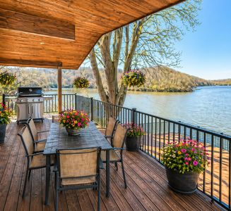 12407 Oak Lodge Ln NE