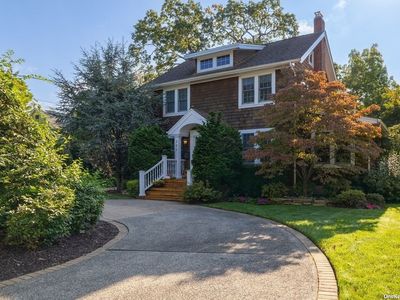 389 Hempstead Avenue