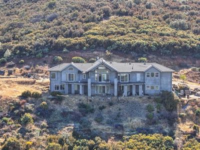 711 Kanaka Valley Rd