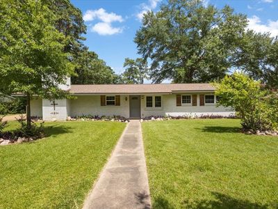 300 N Pinewood Dr