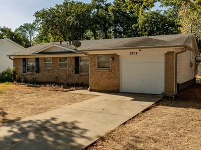 2204 Cales Dr