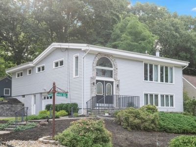 11 Iroquois Ave