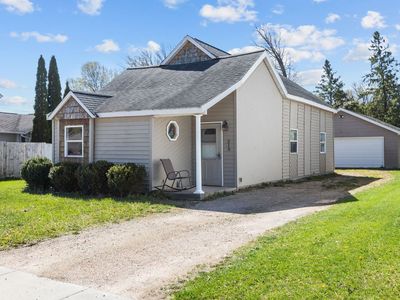 219 2nd St