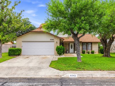 8342 Thorncliff Dr
