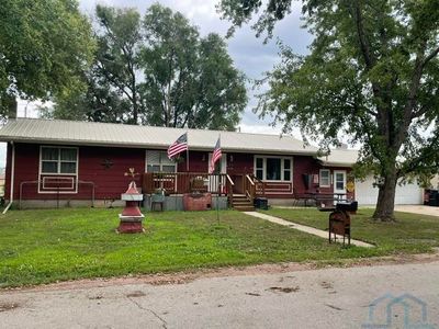 910 N Hughes Ave