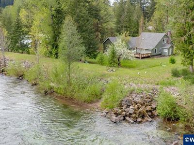 162 Riverside Dr SE