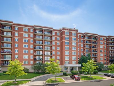 5555 N Cumberland Ave Unit 901