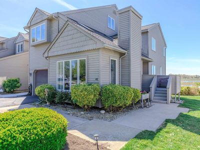 405 Saint James Pl #405