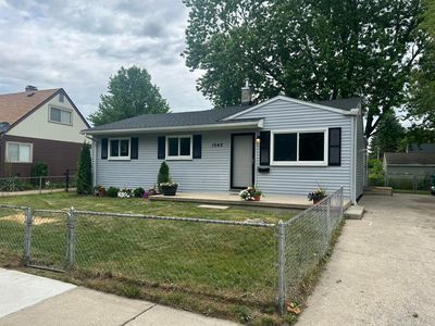 1042 Redleaf Ln