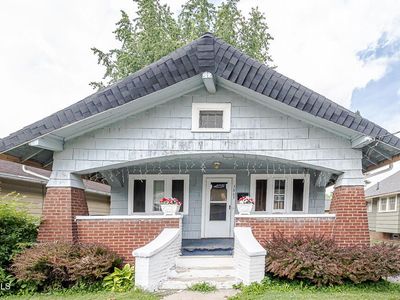 3863 Upton Ave