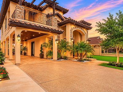 6310 Aloe Vera Dr