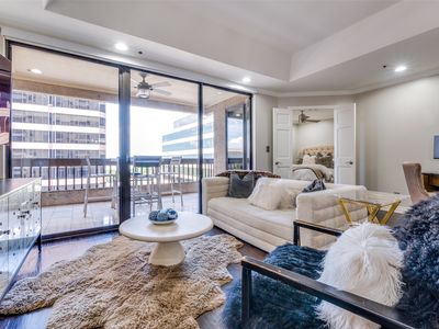 5909 Luther Ln APT 900