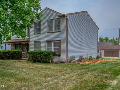 6823 Woodlake Dr
