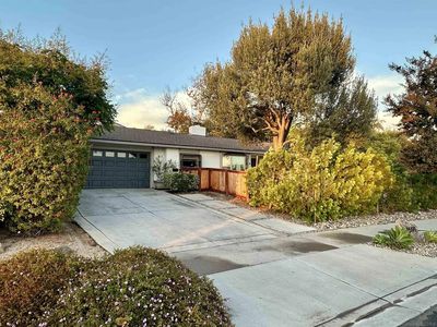 1591 Olive Hills Ave