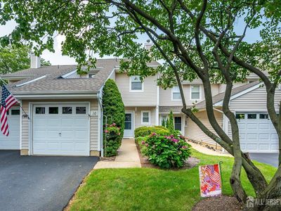 10 Woodmere Dr