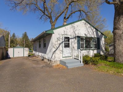 105 Warner Ave S