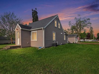 121 N Elm St