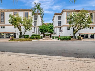 7369 Orangewood Lane #304