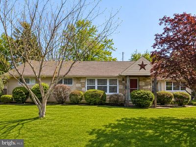 2767 Fernwood Ave