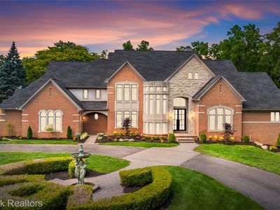 1888 W Tahquamenon Ct