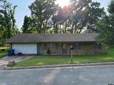 203 N Paradise Dr
