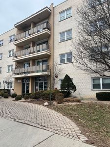 8210 Elmwood Ave APT 403