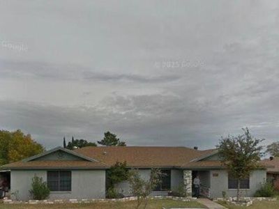 3826 Hillcrest Dr