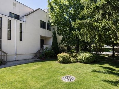 33 Cerone Ct