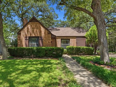 2113 Yucca Ave