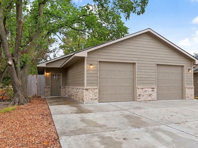 2325 N Burns Ave