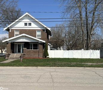 202 S Jackson Ave