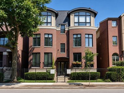 2717 N Southport Ave #1N
