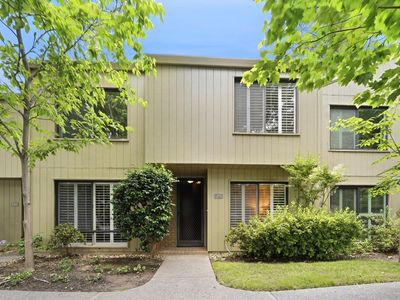 1276 Vanderbilt Way