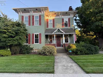 242 E Main St