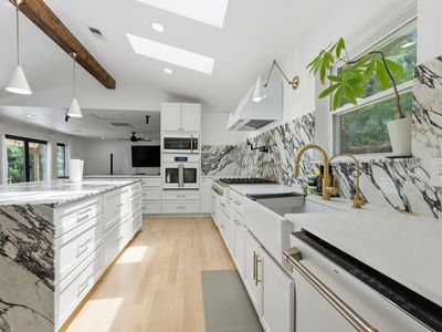 Property at 900 Westbrook Dr, Plano, TX