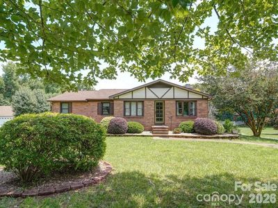 627 Lancer Ct NW