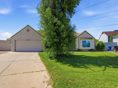 1502 E DIVOT Drive