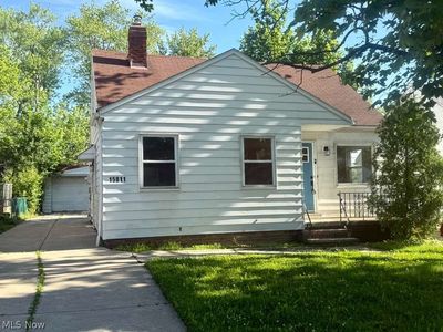 15811 Maplewood Ave