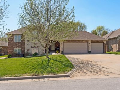 1545 N Oakfair Place