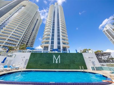 18683 Collins Ave #1610