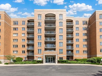 6815 N Milwaukee Ave APT 605