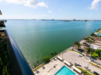 600 NE 36th St APT 1820