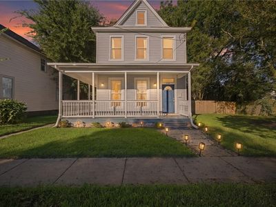 738 Douglas Ave