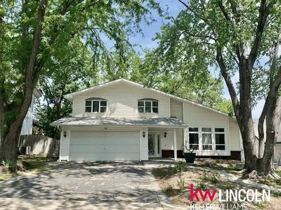736 W Burt Dr