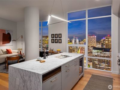 121 Stewart Street #3402