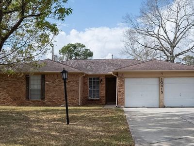 10815 Sagecrest Ln