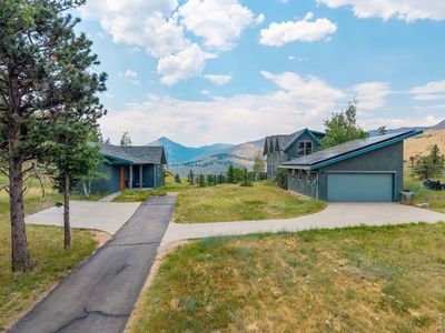 5695 Sunshine Canyon Dr