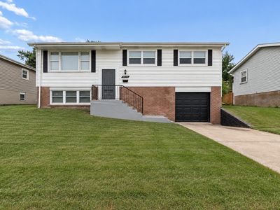 Property at 8836 Oakwood Dr, Hickory Hills, IL