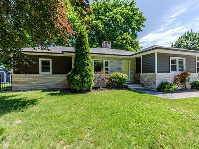 18 Hattie Ave