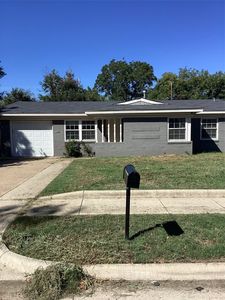 1811 E Lovers Ln